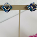 1cm四方ブルーピアス