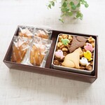 ネコ好きさんにおすすめ＜期間限定＞「おすわりネコ缶」と人気のしっとり「マドレーヌ」のセット