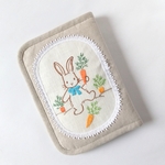 うさぎファーム  手刺繍 　母子手帳ケース お薬手帳ケース