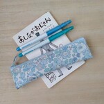 〈リバティ　ベッツィ 〉ラミネート・スリム ペンケース（フラットタイプ）