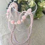 ピンクローズの3連ネックレス