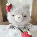 ふわふわいちごポシェットのくまちゃん🍓🧸