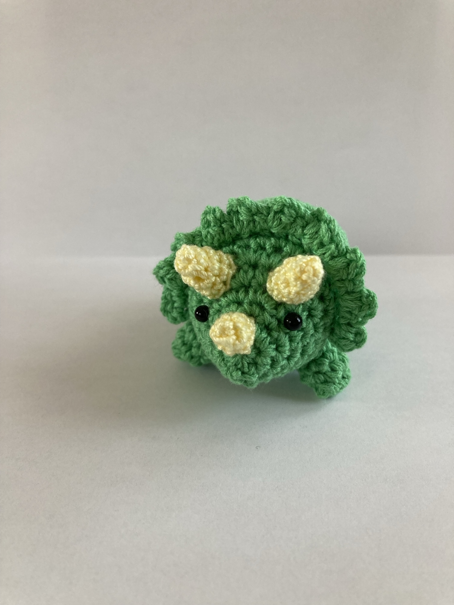ハンドメイド トリケラトプス あみぐるみ 緑色 約30cm ハンドメイド トリケラトプス あみぐるみ 緑色 約30cm トリケラトプス