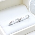 ケース付き★サージカルステンレス製・3㎜フラットペアリング  ブライダル・結婚・マリッジ・刻印が10文字無料のペアリングセット肌に優しいステンレス 結婚指輪