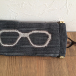 ジェントルマンのメガネ刺繍ケース