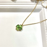 朝露光る四つ葉ネックレス