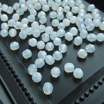 25個・5ｍｍ・ミルキーホワイト・チェコビーズ・ファイヤーポリッシュ・24041200