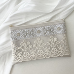 【受注制作】【new】［white］インド刺繍リボン　ポーチ　合皮　フェイクレザー　ギフト　メイクポーチ