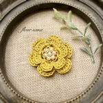 irish crochet  フランクなお花モチーフのブローチ  mustard yellow 〈colors〉
