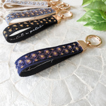 No.111 (ネイビー) インド刺繍ハンドストラップ　キーホルダー　バッグチャーム　スマホストラップ　携帯ストラップ　インド刺繍アクセサリー