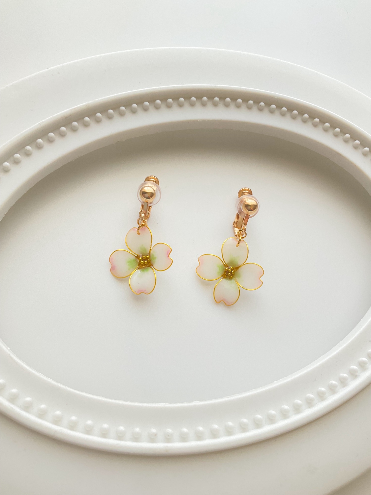 クローバーとシロツメクサのピアス*イヤリング*ディップアート