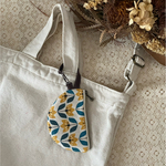 ミニポーチ　半月のかたち　ミニ持ち手付き