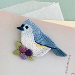 ［受注制作］エボシガラの刺繍ブローチ＊小鳥