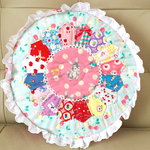 ◇ハンドメイド＊パッチワークキルト＊可愛い丸形クッション赤