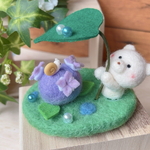 羊毛フェルト　梅雨の飾り　紫陽花かたつむりとくまちゃん
