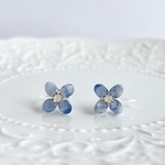 ❇︎ 紫陽花 ❇︎ 青い花 & ガラス オパール 　Minette☆ AC020 ＊ ピアス 変更無料＊