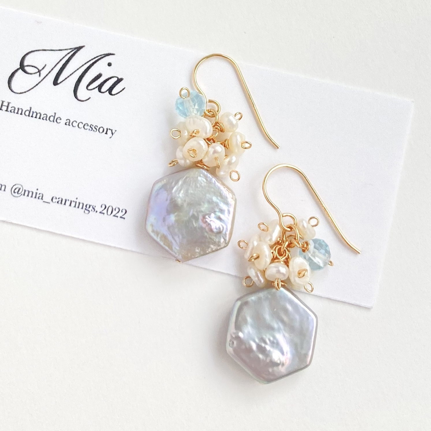 ヘキサゴン淡水パールとブルートパーズのショートピアス 14KGF - Mia