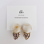 pierce／earring  marble beige×metal gold beads