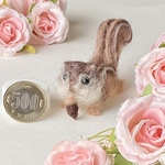 シマリス 羊毛フェルト リス どんぐり