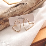 Heart  hoop earrings ハート フープイヤリング フープピアス　チタンポスト　金属アレルギー　ピアスに見える