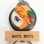 鮭弁当のリールキーホルダー