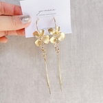 2way ブライダル アクセサリー  ピアス 結婚式　ウェディング　ウェディングフォト　ブライダル　ドレス　大ぶり　ロング　花　フラワー　ゴールド　マットゴールド　揺れる　キラキラ　クリア　華やか　