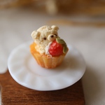 ミニチュアパン　ミニチュアスイーツ　カップケーキのバニラアイスくまさん（いちご）