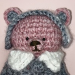 お座りクマのあみぐるみ（パープル）