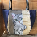 送料込　ひょっこり　猫　どんぐり型バッグ