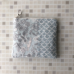 ミナペルホネン sky flower mermaid celebrate ポーチ　14  スクエア　mina perhonen の刺繍生地　ポケットつき