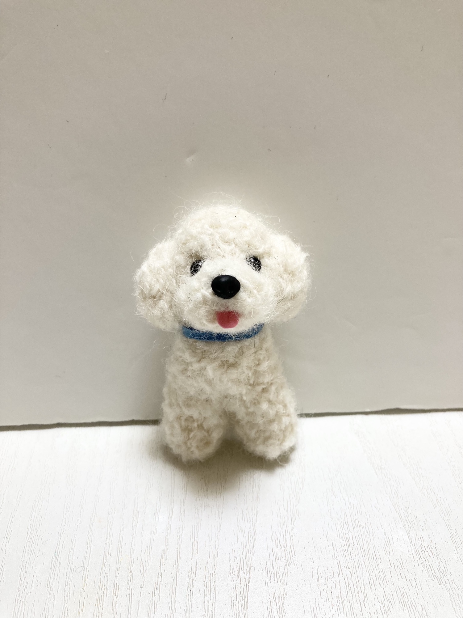 羊毛フェルト トイプードルちゃんのブローチ♪ 羊毛フェルトで作るトイプードルブローチの作り方☆ - YouTube