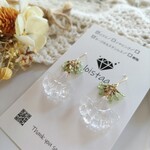 【褒められ上品】ペリドット✕クリスタルカービングピアス