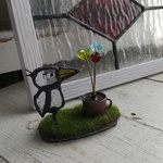 ステンドグラスのハシビロコウとガラスの花
