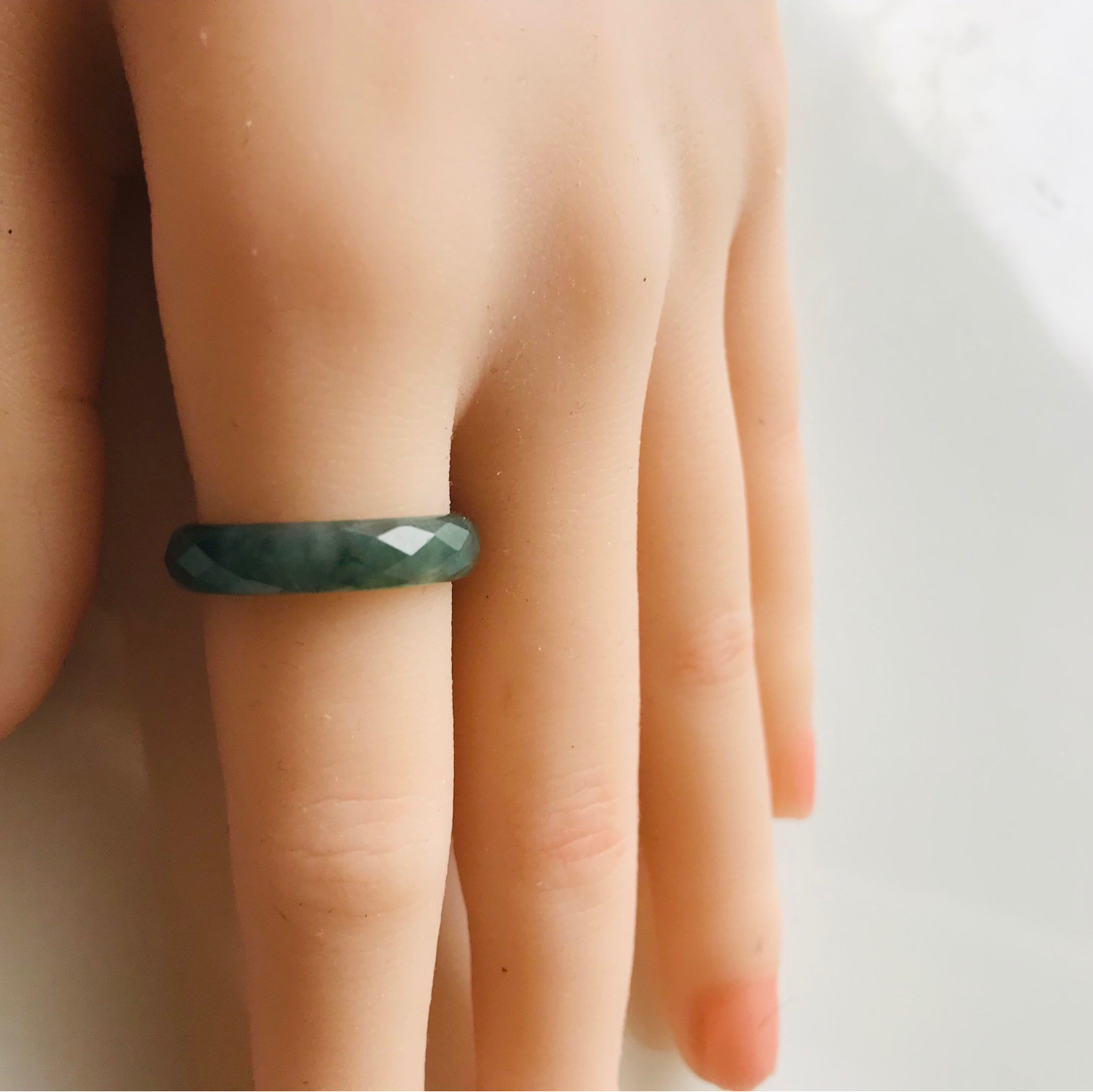 R100-005］ ジェイド JADE ヒスイ 本翡翠 くりぬき リング 天然石 一点