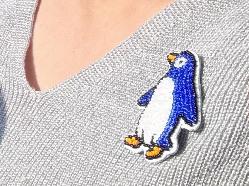 ペンギン　ハンドメイド 4点 受注制作】セキセイインコを抱く皇帝ペンギンひなの置物 ガラス