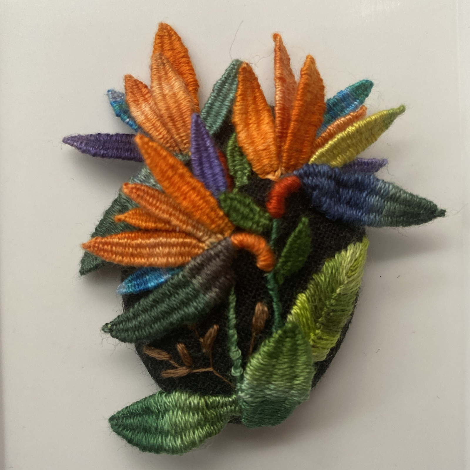 くるみボタン 立体刺繍 ブローチ - SISHU-KOUBOU'S GALLERY
