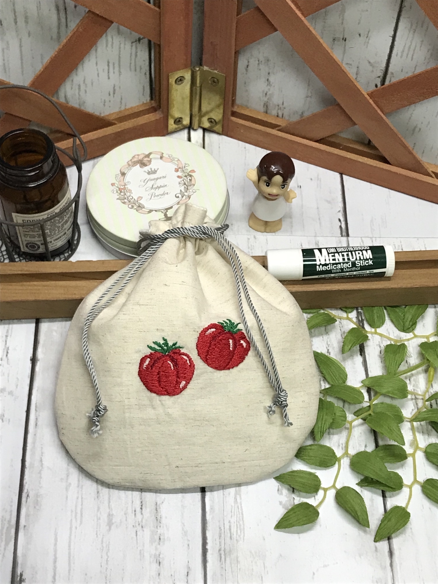 トマトモチーフ 巾着袋 赤いベル付き 巾着袋 赤 桜うさぎ – Bento&co 京都発弁当箱専門店