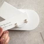 小さめ　お花のピアス/イヤリング（ノンホールピアス）
