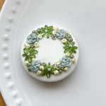 刺繍くるみボタン（ヘアゴム/ブローチ）