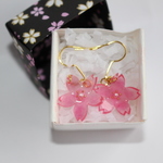 シンプルで可愛い桜のピアス