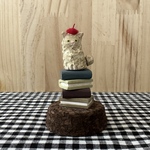 猫　ガラスドーム　置物　本　オブジェ