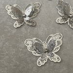 在庫処分【4個】蝶　立体チャーム　ラインストーン  真鍮   シルバー