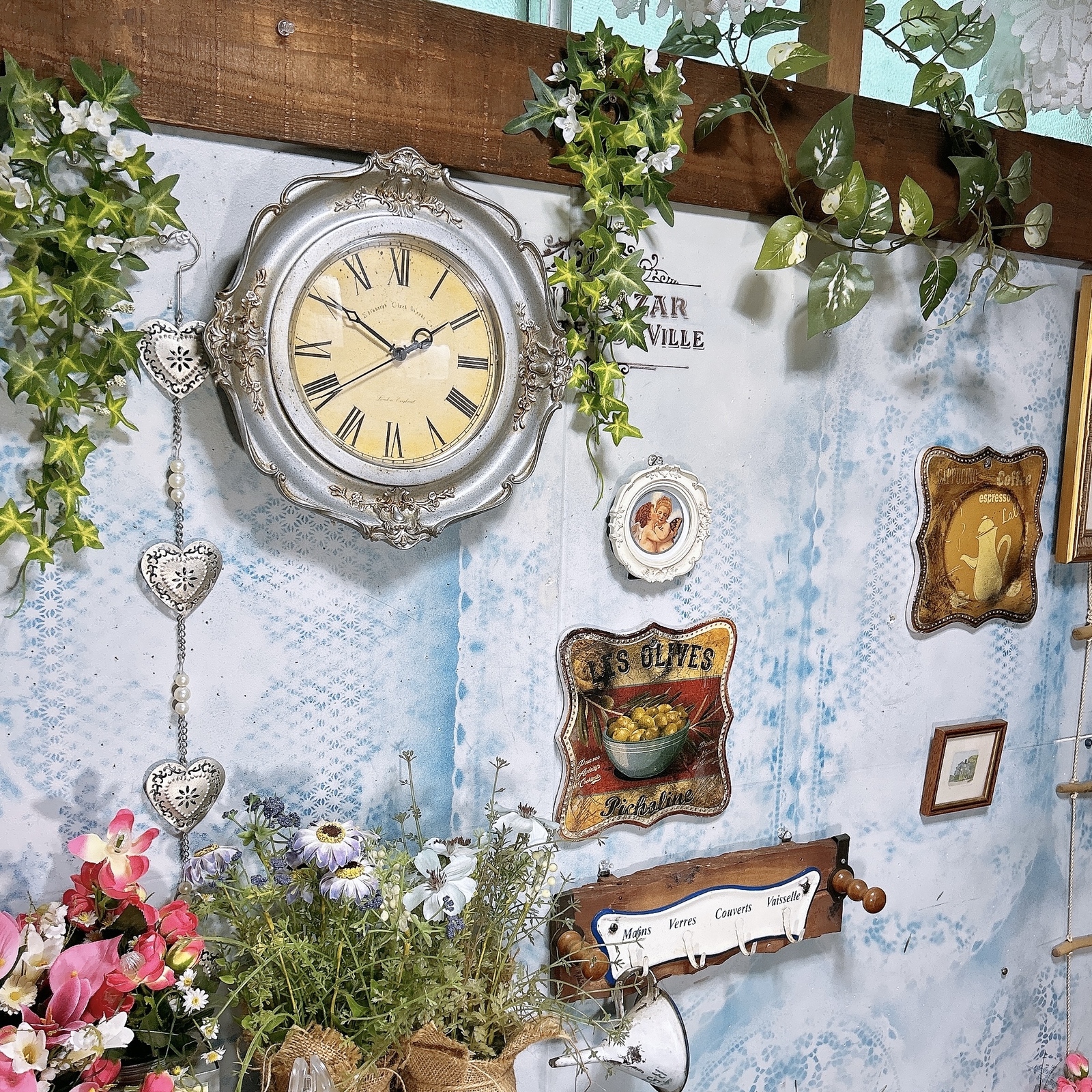 アンティーク雑貨 ロココ調 ウォールクロック（シルバー） 壁掛け時計 アンティーク雑貨 ロココ調 ウォールクロック（シルバー）壁掛け時計