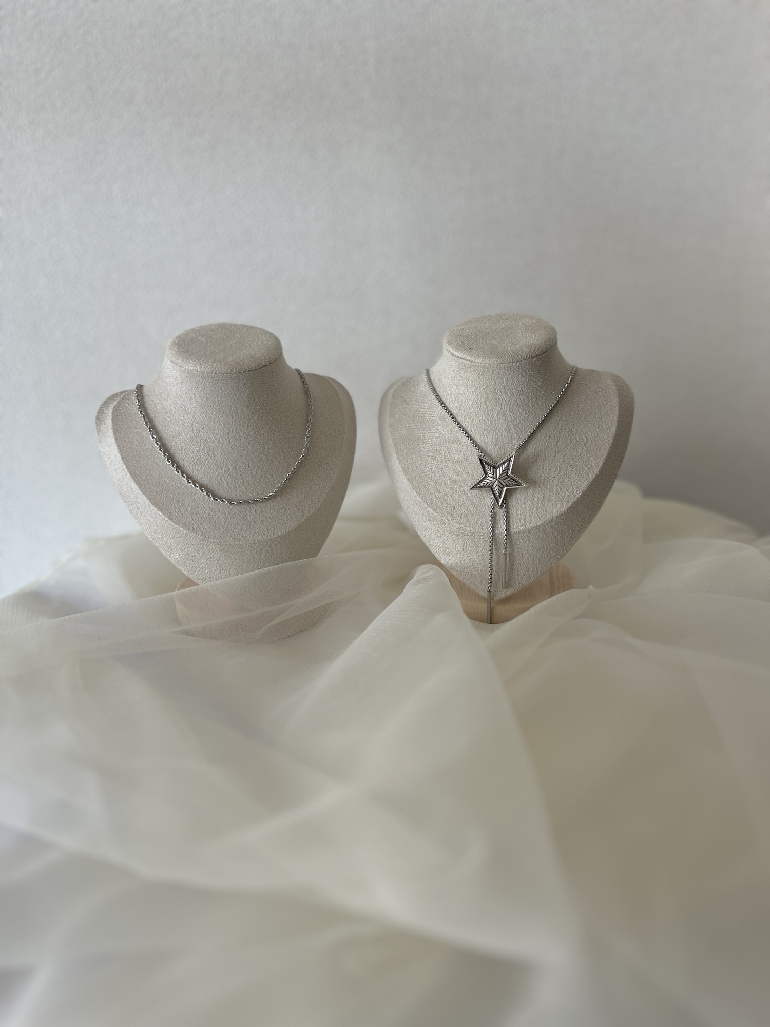 - vintage star necklace -