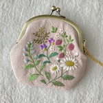 【訳あり】コットンリネンと刺繍の野の花とマーガレットのがま口