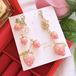 大大大人気❣️数量限定❣️asymmetry 大人可愛い💕 いちご ゆらゆら♪ レディース アクセサリー ハンドメイド ピアス イヤリング