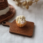 ミニチュアパン　ミニチュアスイーツ　カップケーキのバニラアイスわんちゃん