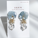 glossy flower  ～blue～ チャーム付き ピアス/イヤリング 金属アレルギー対応 サージカルステンレス クリア オーロラ 2way