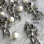 NEW 2個/シルバー　ビジュー付き　クラゲ　メタルチャーム　CH250S