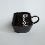 ダークブラウンのコーヒーカップ / マグカップ / 陶器
